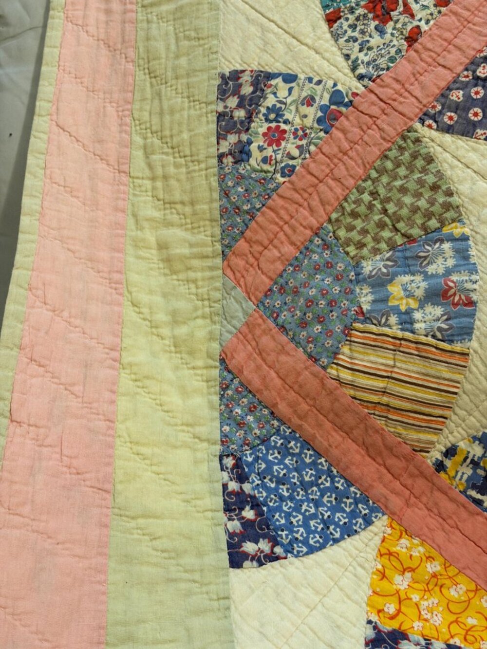 1940s vintage quilt with feedsack fabrics 75" x 76" Flowering Snowball pattern - Picture 11 of 16